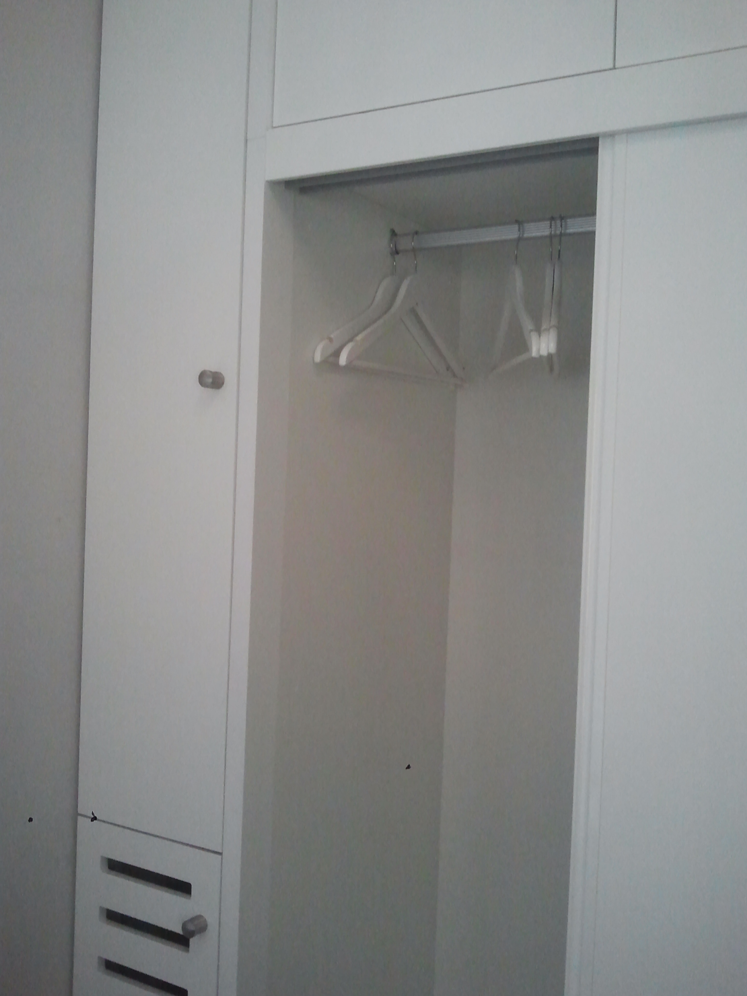 armario blanco estanterias